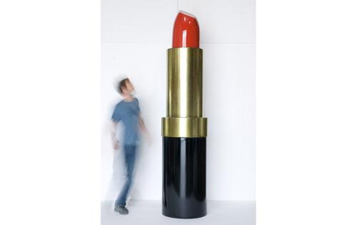 31-Jean-Wells-Lipstick-15-feet-tall-x-2.5-feet-diameter-Motorized-to-move-like-a-real-lipstick